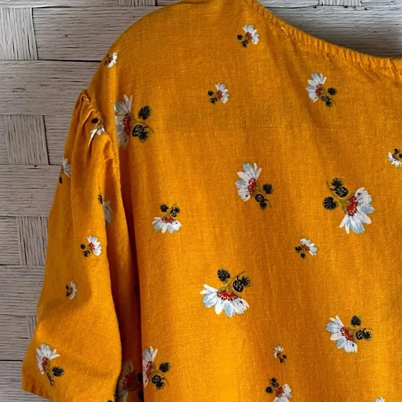 Loft plus 55% Linen Gold-Orange Floral Blouse with Buttons Down Back plus size - Picture 4 of 9